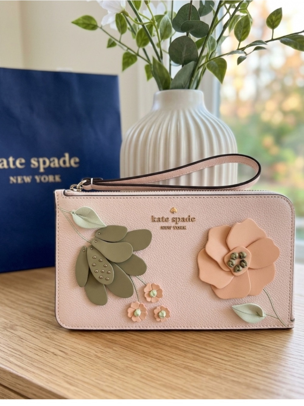 NWT Kate Spade Lucy Floral Applique Medium L-Zip Wristlet  Fresh Peach
